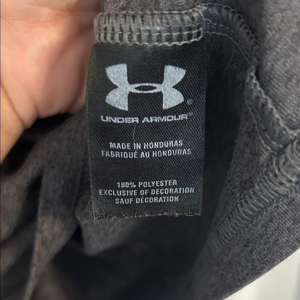 Boys Under Armour Gray HeatGear Shirt size Youth M